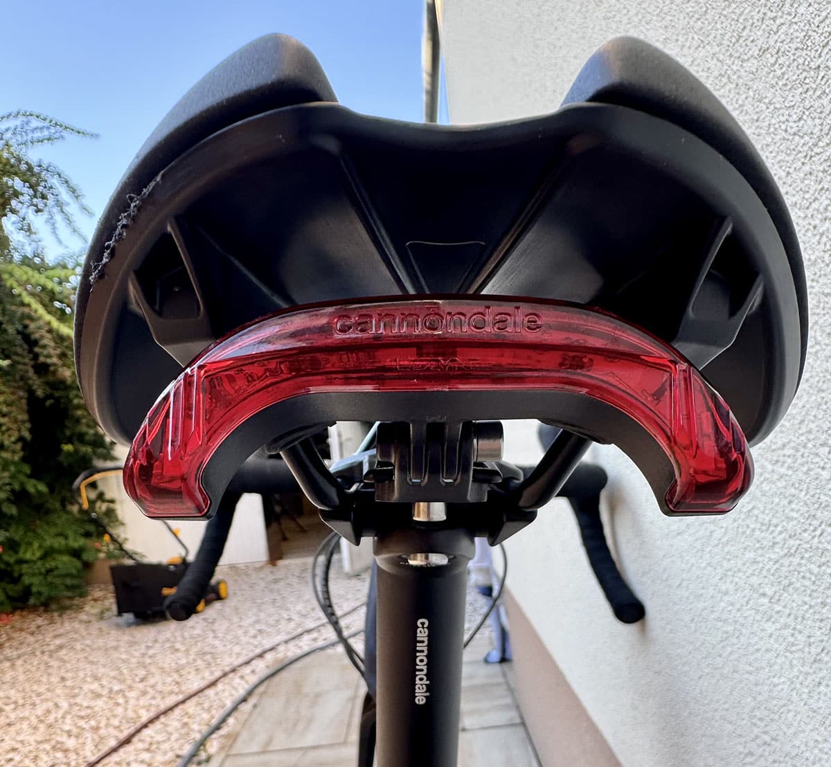 Cannondale Topstone Carbon 3L gravel lightning smartsense hátsó lámpa