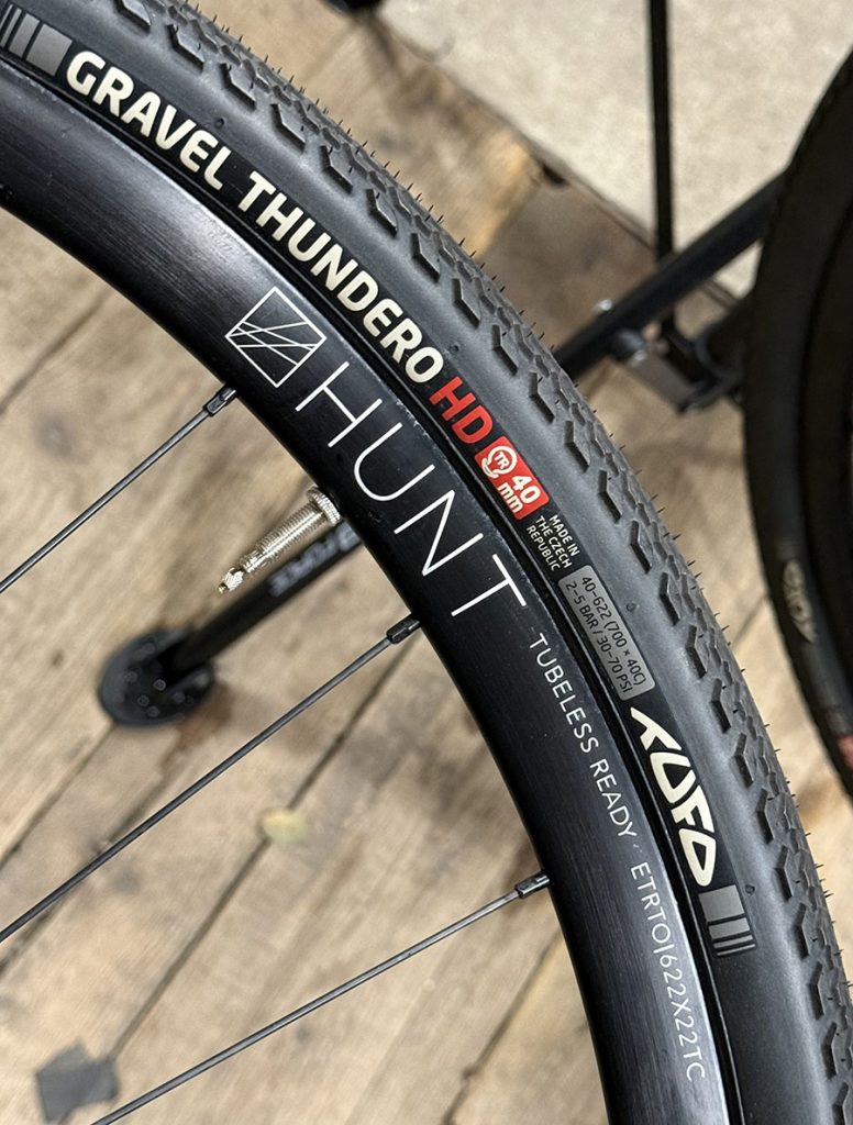 hunt és tufo gravel kerékszett