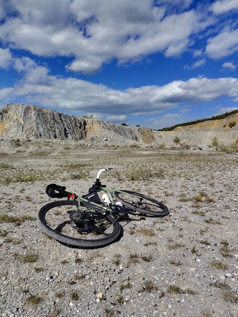 bél-kő acélvázas gravel